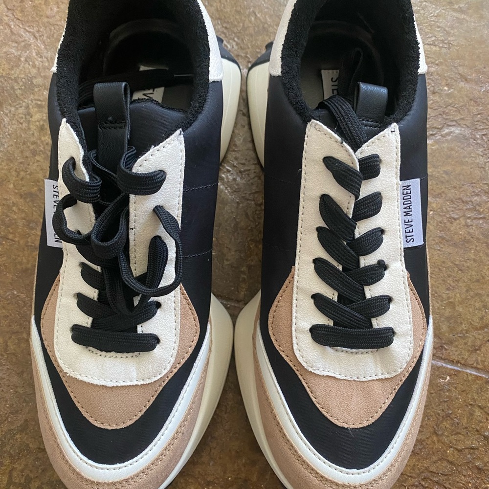 Steve Madden Women’s Diverson Sneakers - Picture 6 of 6